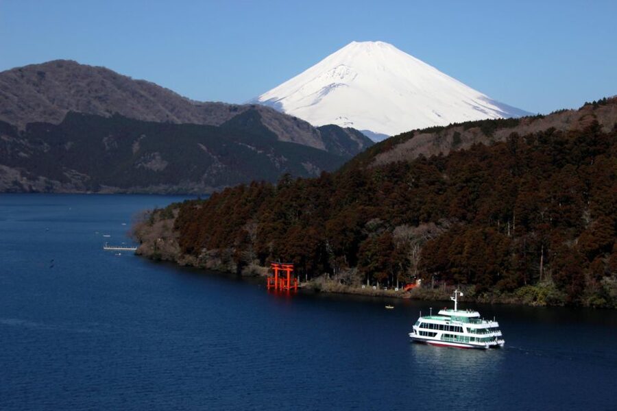 Tokyo: Mt. Fuji 5th Station & Hakone Cruise 1-Day Bus Tour - Cruising Lake Ashi and spotting the torii gate