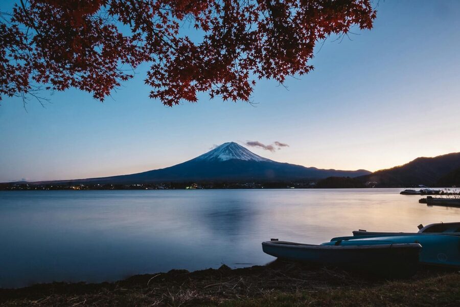 Tokyo: Mt. Fuji & Lake Kawaguchi Private Tour with Transfer - Shrines that give Fuji a spiritual setting