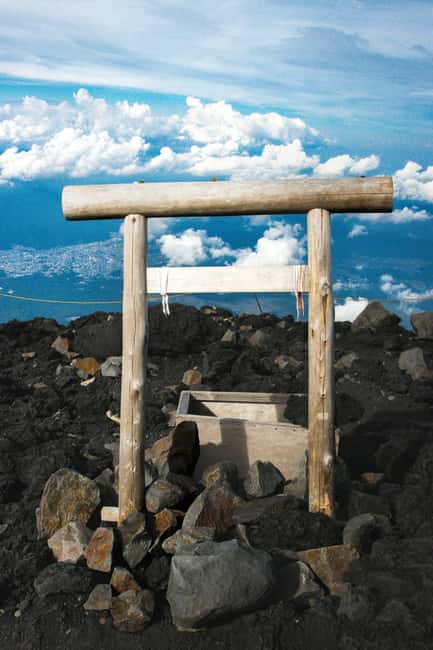 Tokyo: Mt. Fuji & Lake Kawaguchi Private Tour with Transfer - Saiko Iyashi-no-Sato Nenba and traditional village scenes