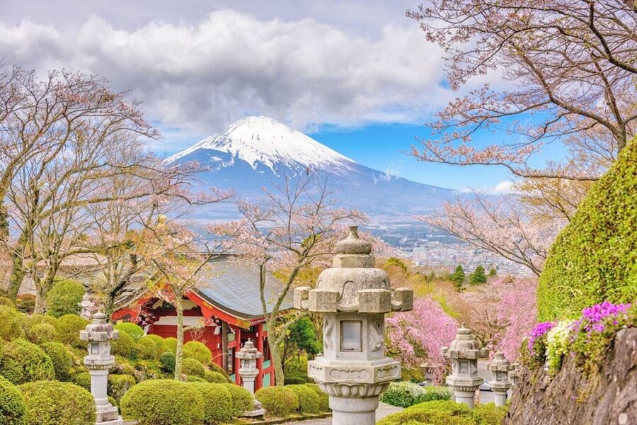 Tokyo: Mt Fuji Lake Kawaguchiko Tour & Arakuyama Sengen Park - Arakurayama Sengen Park and Chureito Pagoda