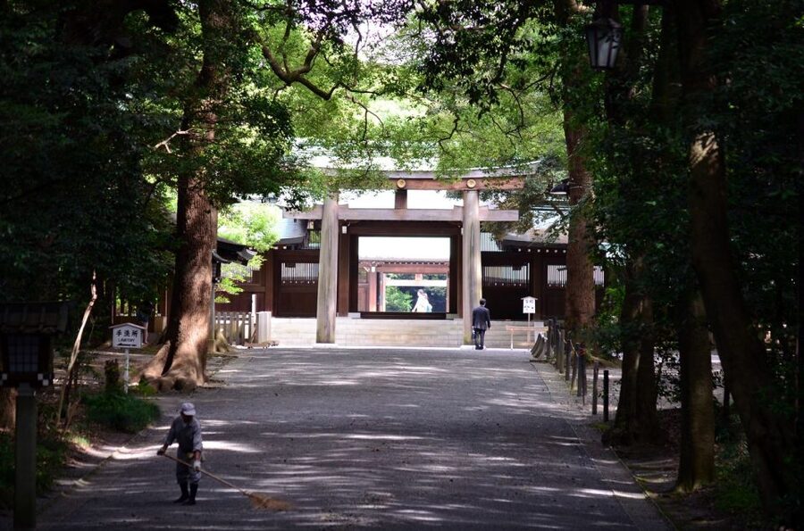Tokyo: Personalized Private 6-Hour Tour - Choosing between Asakusa, Yanaka, and the Imperial Palace