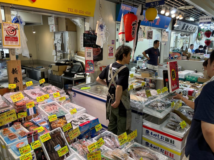 Tokyo: Private Tsukiji Fish Market Tour with 3 food stops - Tsukiji Hongan-ji and Japan’s religious mix