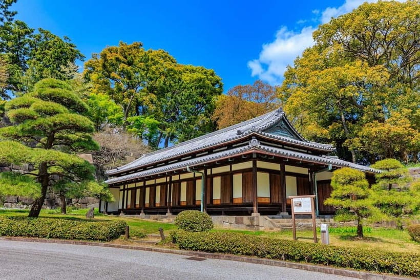 Tokyo: Pvt. Tour - Edo Castle & Imperial Palace East Gardens - Who should book this experience?