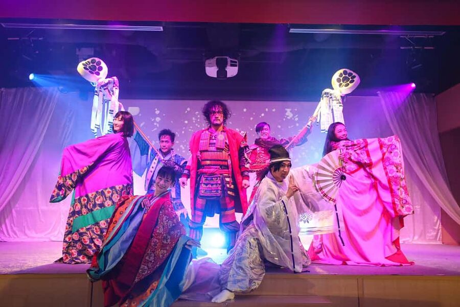 Tokyo: Samurai Entertainment Night Show in Kanda Shrine - The 7 PM arrival and dinner hour