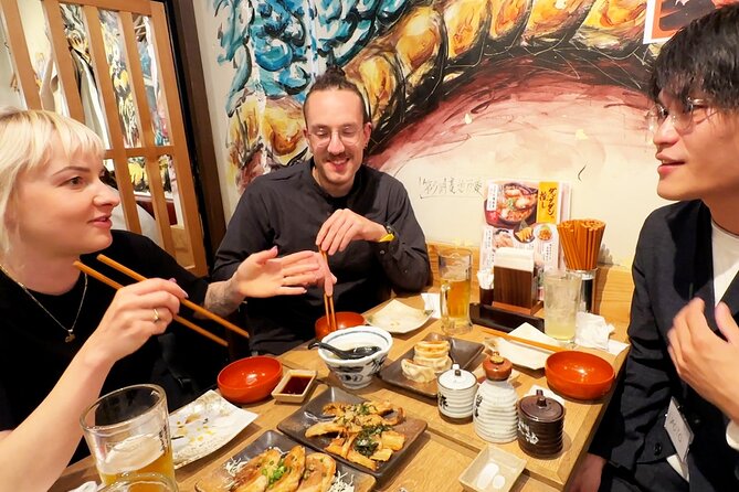 Tokyo: Shinjuku Bar Hopping & Night Walking Tour - Food, sake, and what your $30 really buys