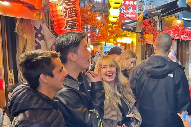 Tokyo: Shinjuku Bar Hopping & Night Walking Tour - Group atmosphere and guide quality