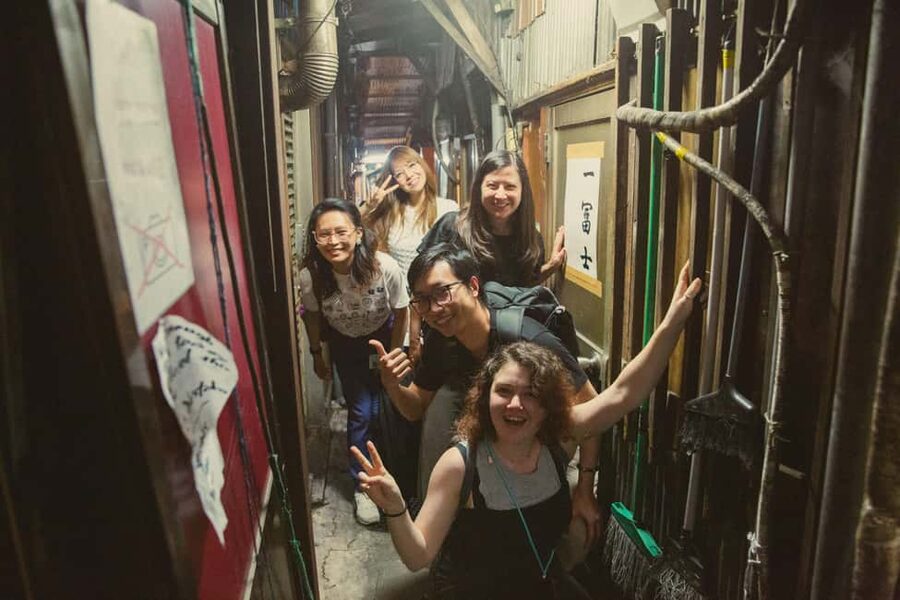 Tokyo: Shinjuku Izakaya and Golden Gai Bar Hopping Tour (2h) - Who should book this tour