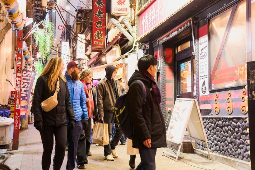 Tokyo: Shinjuku Nightlife & Secret Backstreets Walking Tour - Tokyu Kabukicho Tower and a pause above street level