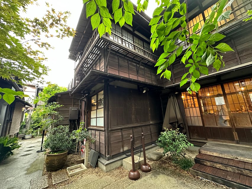 Tokyo:Stroll in Old traditional culture towns~Yanaka & Nezu - Buildings from the Meiji and Showa periods