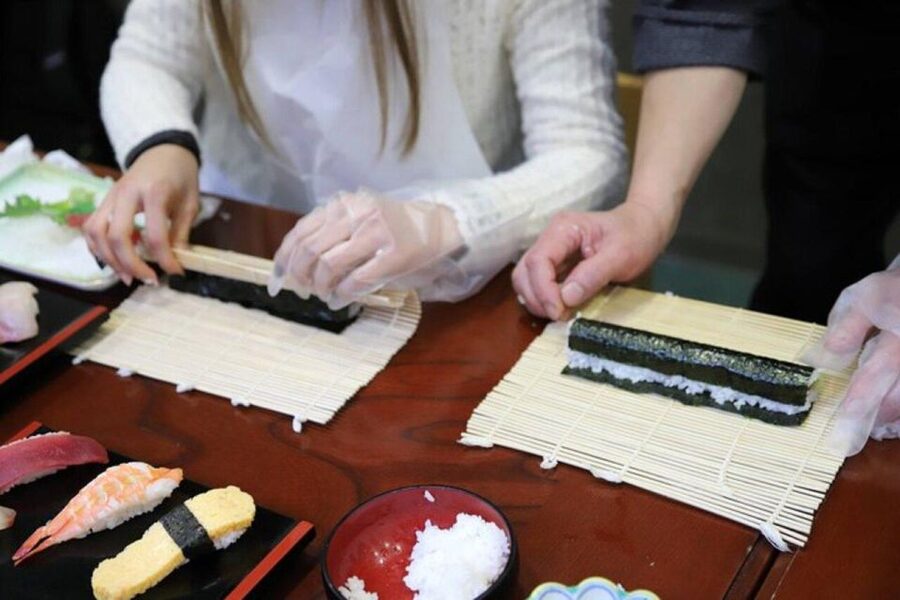 Tokyo: Sushi Making with Pro Chef & Tsukiji Fish Market Tour - The sushi class with a professional chef