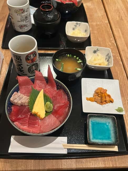 Tokyo Toyosu Tuna Auction + Breakfast (Sushi Dai or Bentomi) - Shaving katsuobushi and comparing tuna flakes