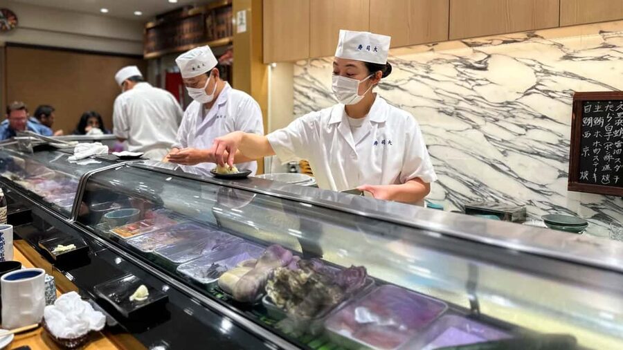 Tokyo: Toyosu Tuna Auction &Tsukiji Market Gourmet Adventure - What the guides add