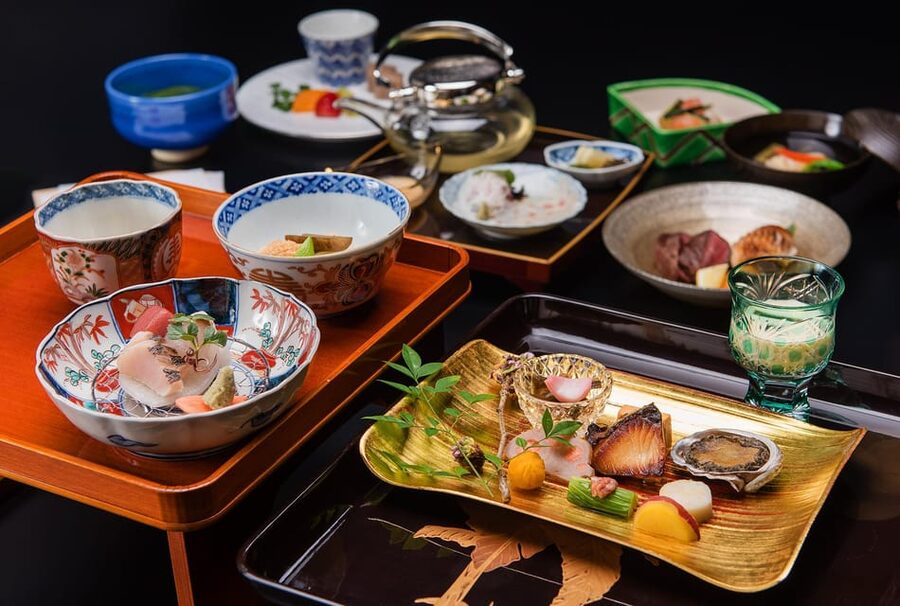 Tokyo: Traditional Japanese Performing Arts Show and Dinner - A seasonal course built around the chef’s choices