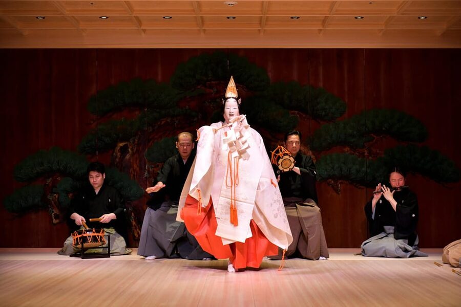 Tokyo: Traditional Japanese Performing Arts Show and Dinner - The Noh-style stage and four seat choices