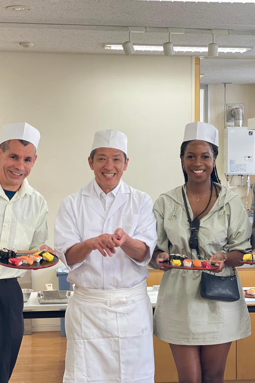 Tokyo: Tsukiji Fish Market Sushi Making Class with Pro Chef - The English-speaking hosts make the class easy to follow