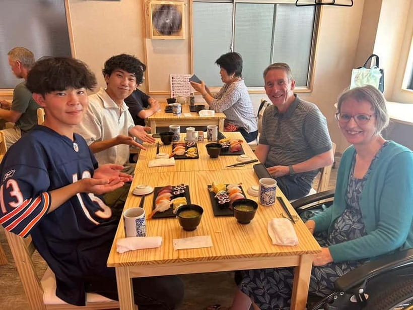 Tokyo: Tsukiji walk & sushi private tour with Uni Students - Why a student guide changes Tsukiji