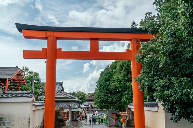 Treasures of Kyoto: Geishas & Traditions Private Tour - Reading Gion’s streets and protected buildings