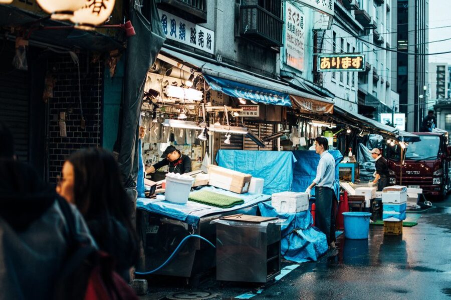 Tsukiji: Outer Market Walking Tour & Sake Tasting Experience - Why this Tsukiji combination works