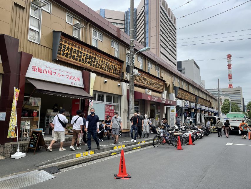 Tsukiji: Outer Market Walking Tour & Sake Tasting Experience - Reading Tsukiji Outer Market with a local guide
