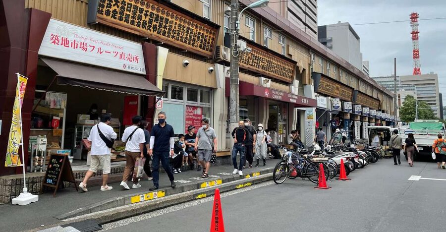 Tsukiji: Outer Market Walking Tour & Sake Tasting Experience - Starting at Tsukiji Hongwanji Temple