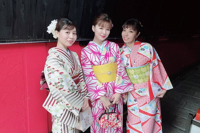 Walking around town in a kimono, you can choose your favorite kimono from the traditional Okinawan costumes "Ryuso", "Kimono", "Yukata" 《Hairset & Lipstick & Kimono & Rental Fee》All Comic Book - Key points to know before booking