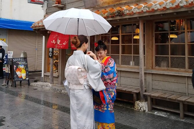 Walking around town in a kimono, you can choose your favorite kimono from the traditional Okinawan costumes "Ryuso", "Kimono", "Yukata" 《Hairset & Lipstick & Kimono & Rental Fee》All Comic Book - Choosing a Ryuso, kimono, or yukata in Kumoji