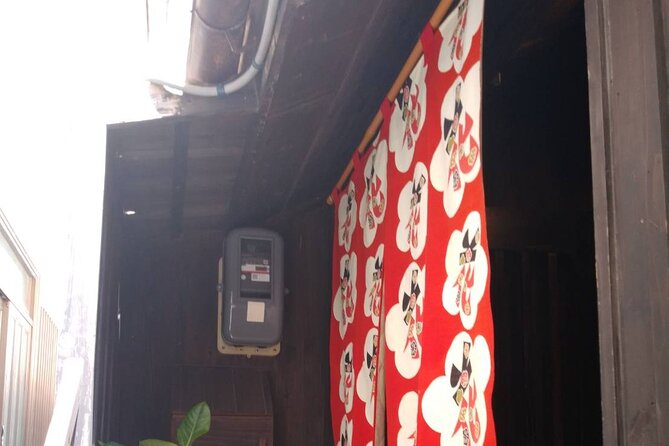 Walking around town in a kimono, you can choose your favorite kimono from the traditional Okinawan costumes "Ryuso", "Kimono", "Yukata" 《Hairset & Lipstick & Kimono & Rental Fee》All Comic Book - Who will enjoy this most